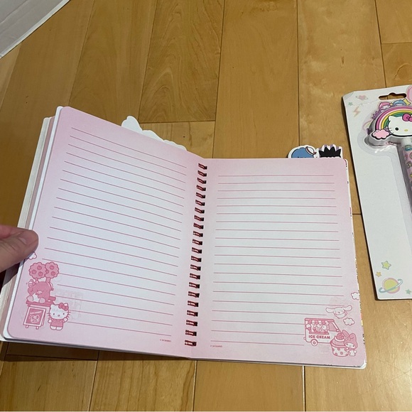 New hello kitty notebook and bow pen bundle - Picture 5 of 6